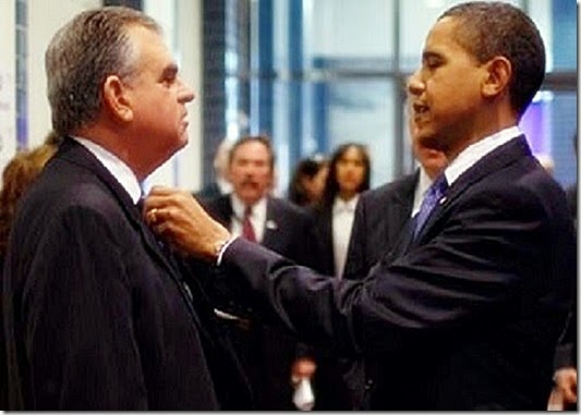 Obama fixes the tie of his Transportation Secretary, Ray LaHood