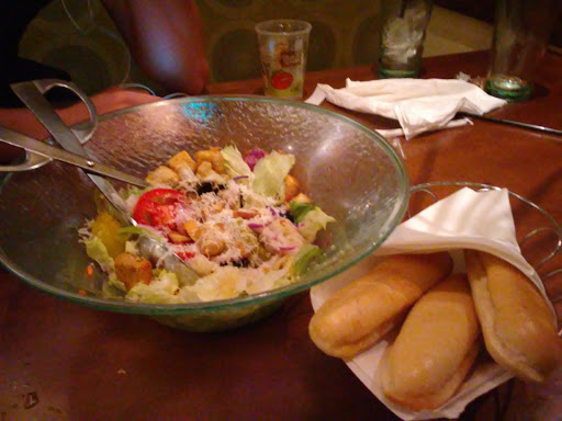 Italian Restaurant «Olive Garden», reviews and photos, 777 NJ-18, East Brunswick, NJ 08816, USA