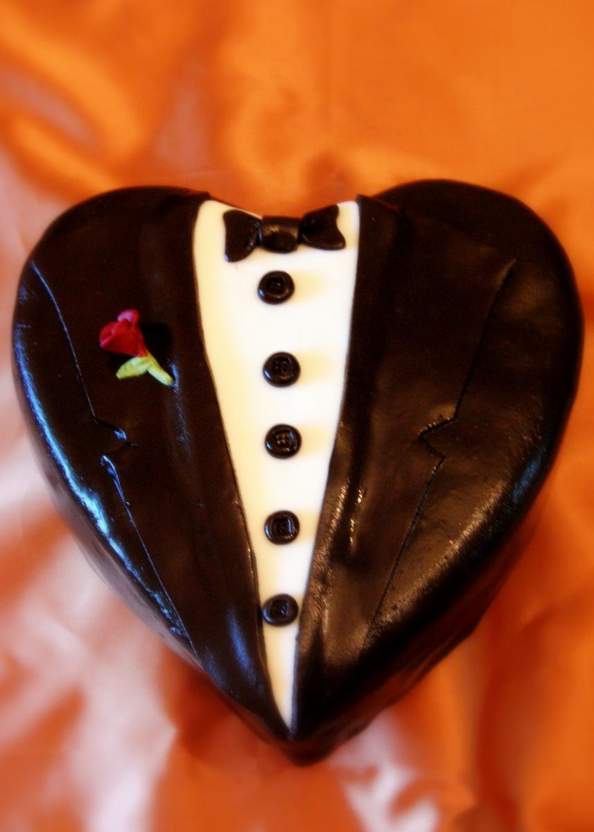 Tags: tuxedo, wedding cake