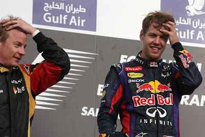 Кими Райкконен и Себастьян Феттель держатся за головы на подиуме Гран-при Бахрейна 2013