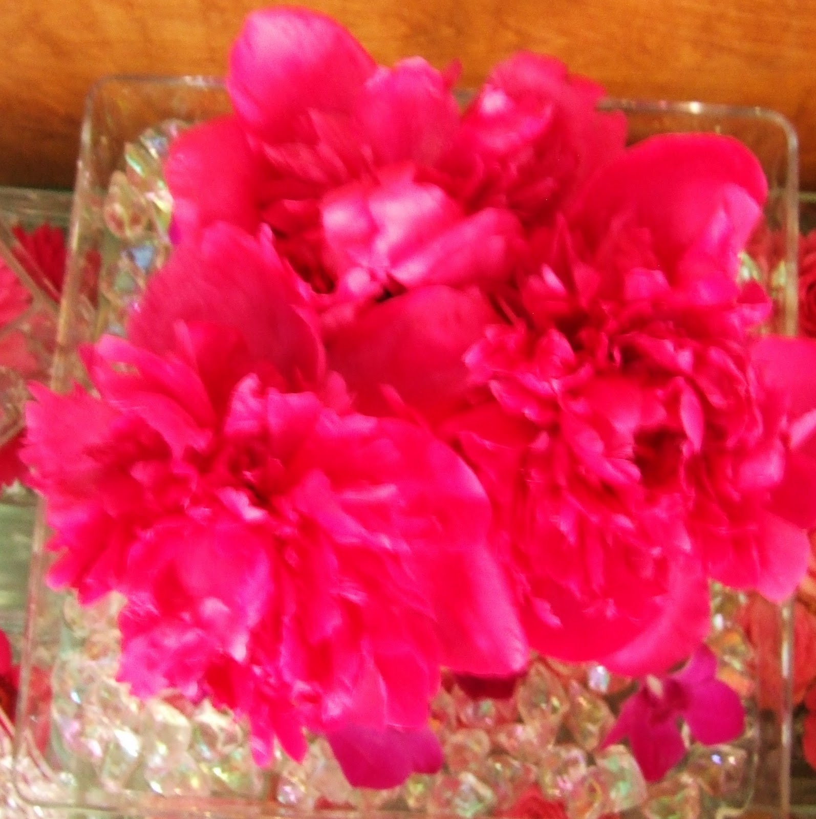 red centerpieces for weddings