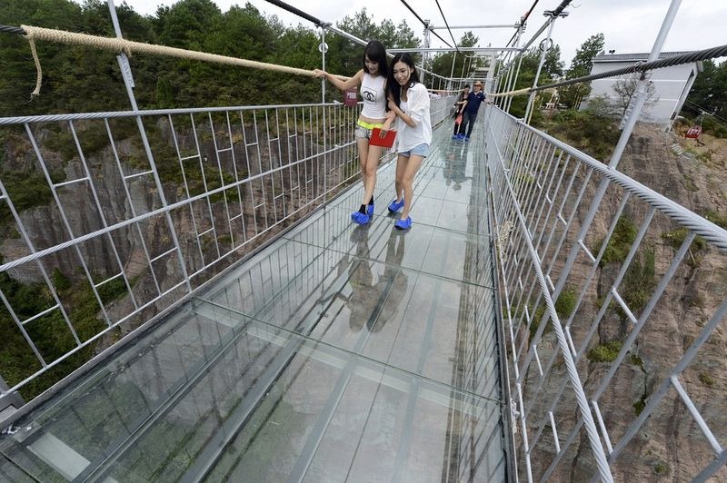      glass-suspension-bridge-china-8%5B6%5D.jpg?imgmax=800