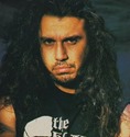 Tom Araya - voz e baixo 