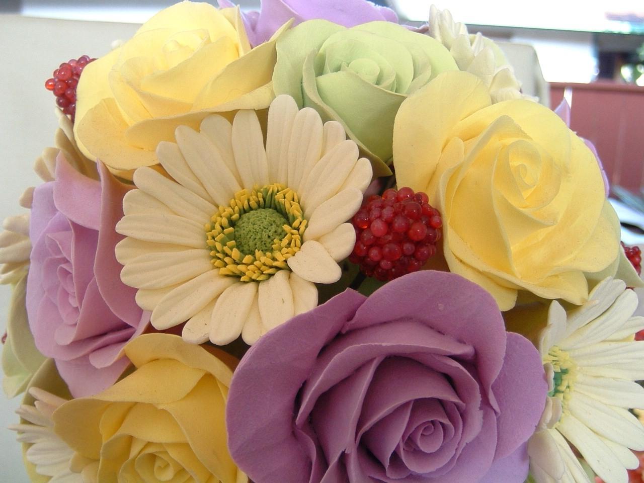 Lotwedding floral arrangement for your wedding bouquets, gerbera table