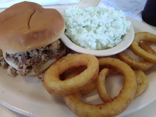 Barbecue Restaurant «The Wood Shed Bar-B-Q & Restaurant», reviews and photos, 1821 W 7th St, Hopkinsville, KY 42240, USA