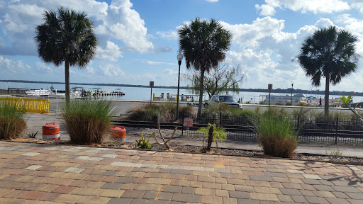 Restaurant «Puddle Jumpers», reviews and photos, 111 W Ruby St, Tavares, FL 32778, USA