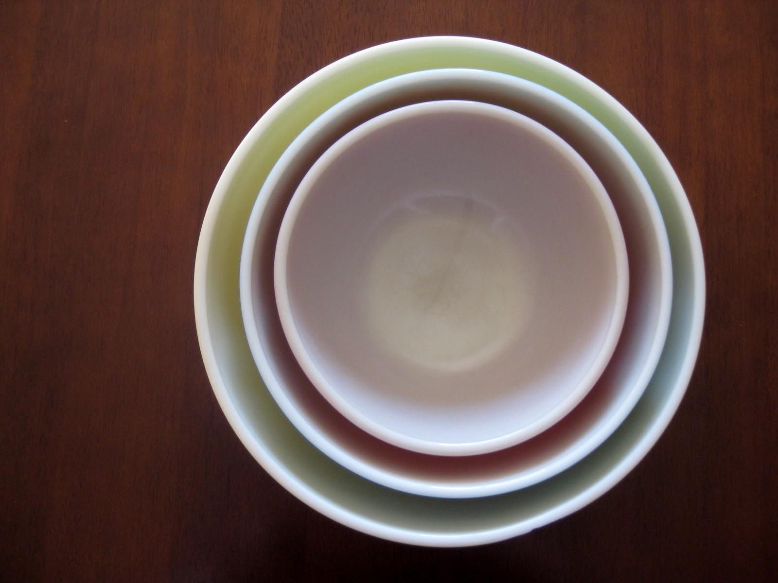 medium teal pyrex bowl and