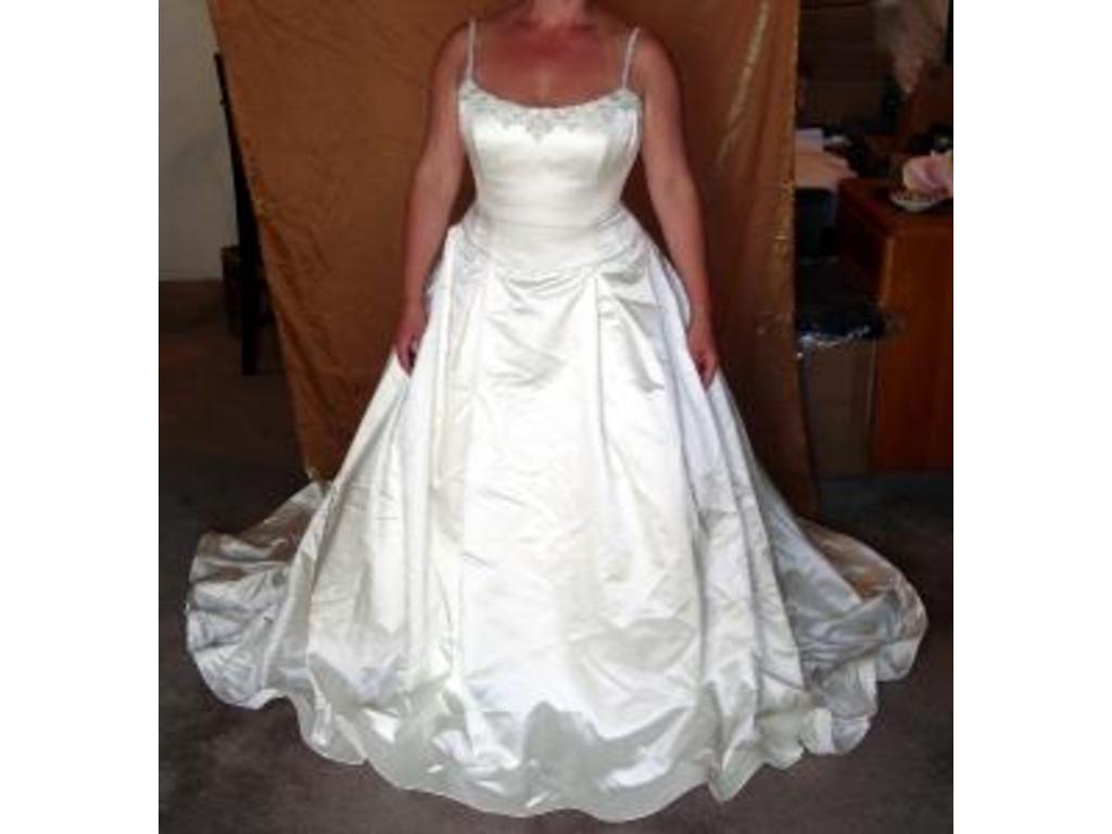 lazaro wedding dresses