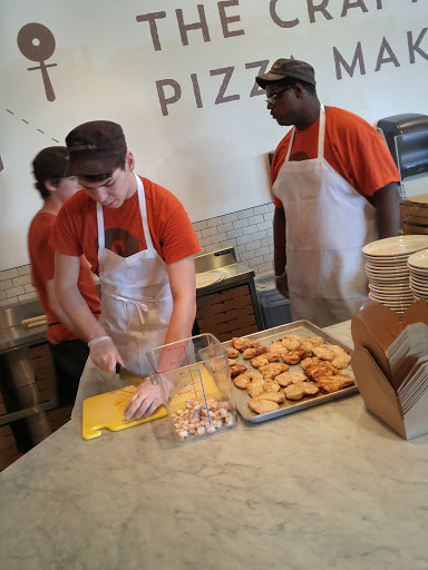 Pizza Restaurant «Pizza Cucinova», reviews and photos, 4044 Morse Crossing, Columbus, OH 43219, USA