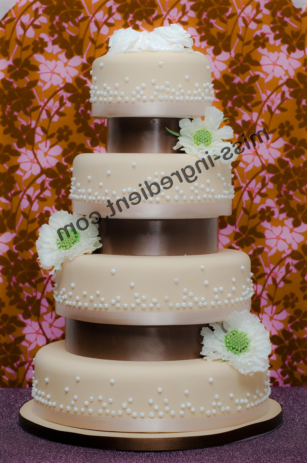 Shells and Pearls Wedding Cake
