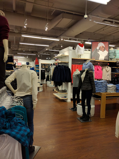 Clothing Store «Gap Factory Store», reviews and photos, 400 Fulton St, Brooklyn, NY 11201, USA