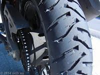 Frisches Reifenmaterial vorn und hinten am Freitag Vormittag: Michelin Anakee 3
Mit ausreichend Profil auf der Felge fährt es sich doch gleich viel entspannter ins Wochenende!
Der Reifenhändler nahe Cuneo (I):
Idea Gomme
12010 Cervasca, Via Nazionale 78/c
Tel. +39 0171 612871
www.ideagommecuneo.it
Sein genauer Standort in Google StreetView:
https://www.google.com/maps/@44.3949417,7.503398,3a,75y,207.39h,87.43t/data=!3m6!1e1!3m4!1su3J7kJSLt1xNDMKaRMzt1w!2e0!7i13312!8i6656
Reifenerfahrungen zur 1000er V-Strom:
www.on2r.eu/?page_id=28264
Reifenhändler in Europa:
www.on2r.eu/?page_id=28541