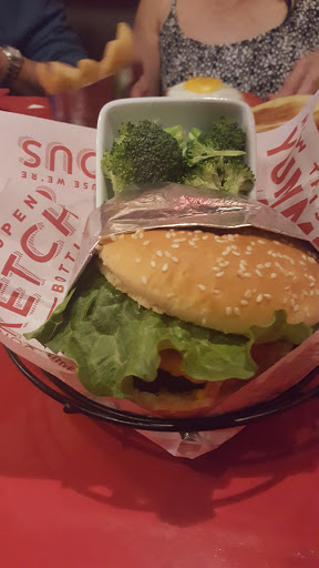 Hamburger Restaurant «Red Robin Gourmet Burgers», reviews and photos, 1370 Tyler St, Riverside, CA 92503, USA