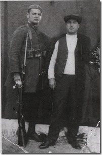 Eν Μυτιλήνη 1-1-1937 , ο Στάθης Ζόγκζας  με  τον Παναγ. Αποστολόπουλο - Σκράπα