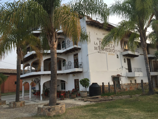 Hotel Hacienda La Puerta de Enmedio, Carretera Mascota-Puerto Vallarta, Km 1.5, 46900 Mascota, Jal., México, Hacienda turística | JAL