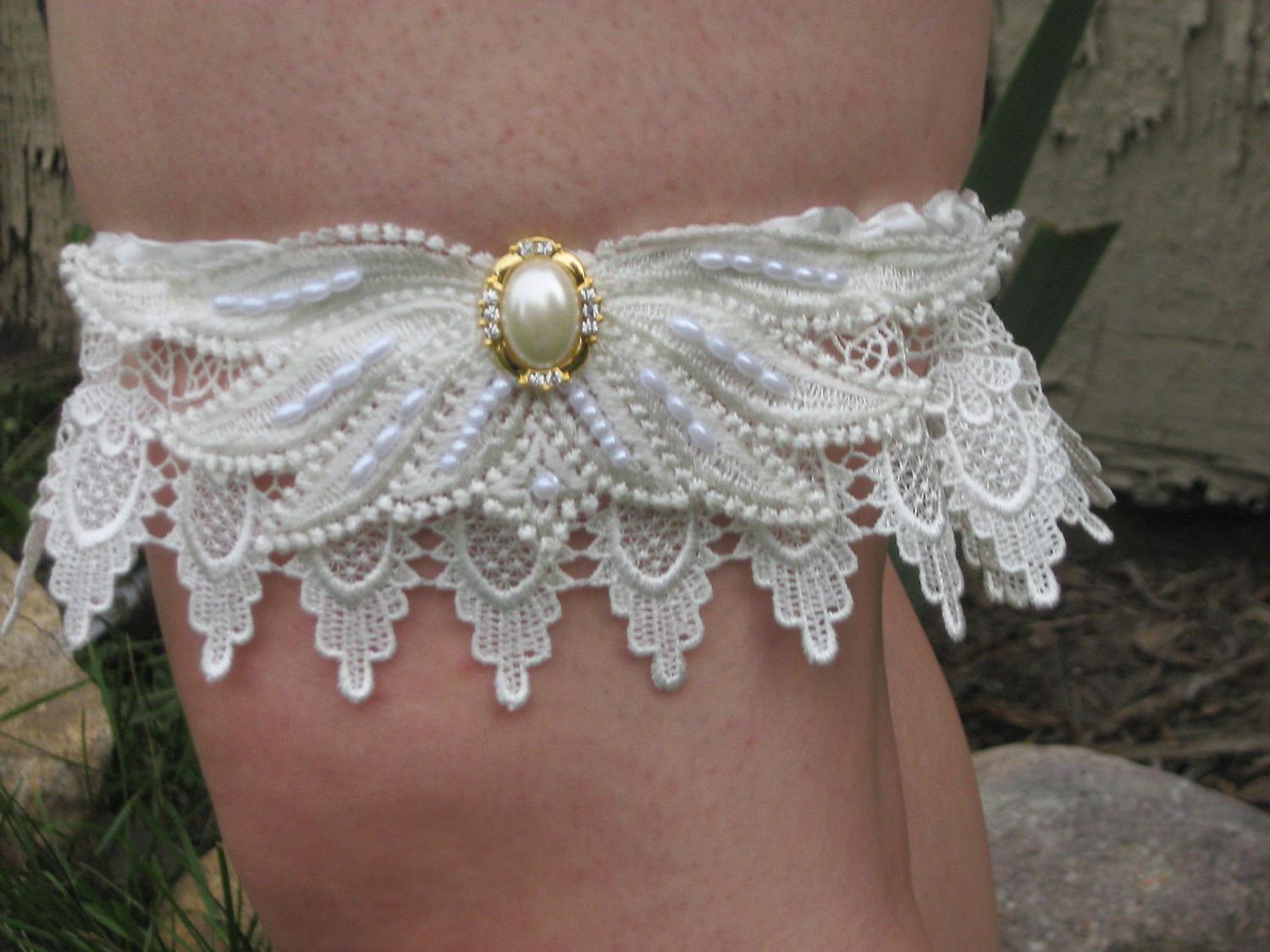 Bridal Garter in Ivory and