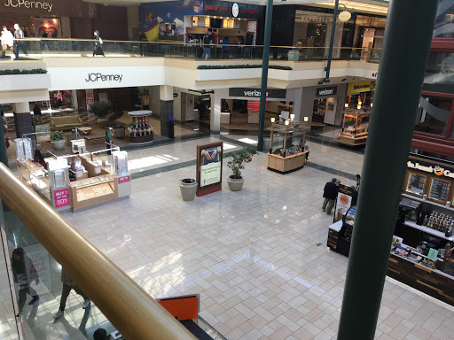 Shopping Mall «Elm Plaza Shopping Center», reviews and photos, 99 Elm St, Enfield, CT 06082, USA