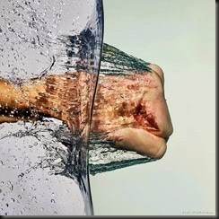 high-speed-water-splash-photography-fist-punch7