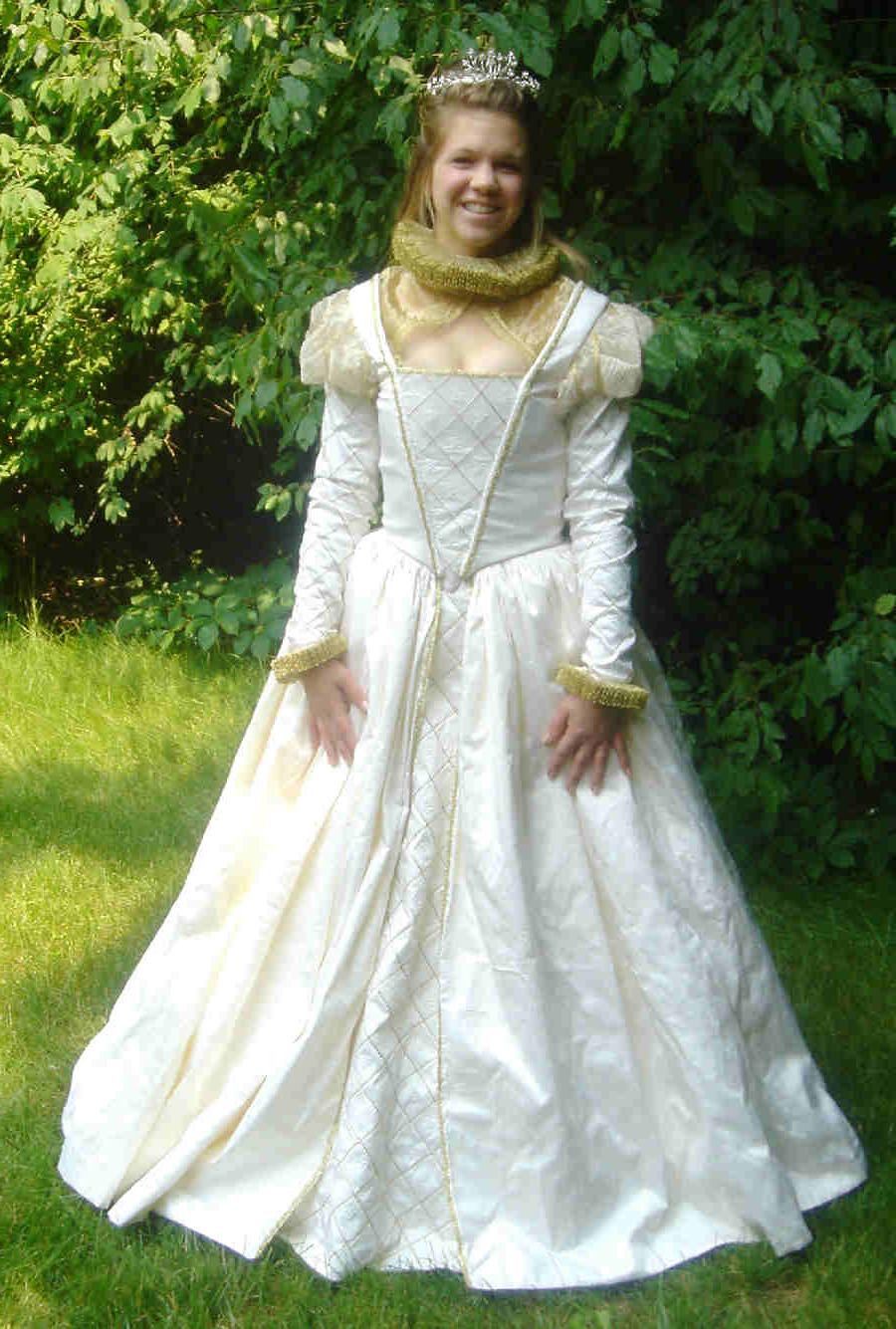 Elizabethan Wedding Gowns. Elegant Medieval Wedding Gowns