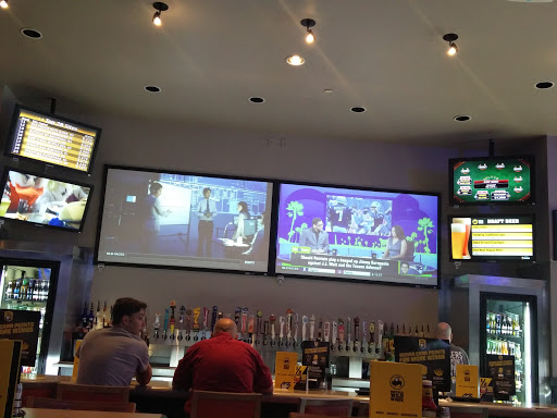 Chicken Wings Restaurant «Buffalo Wild Wings», reviews and photos, 5836 Samet Dr #115, High Point, NC 27265, USA