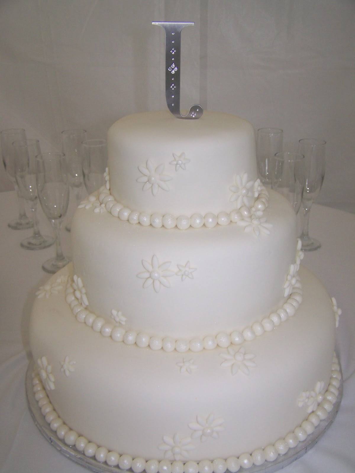 Simply Elegant Wedding Cake