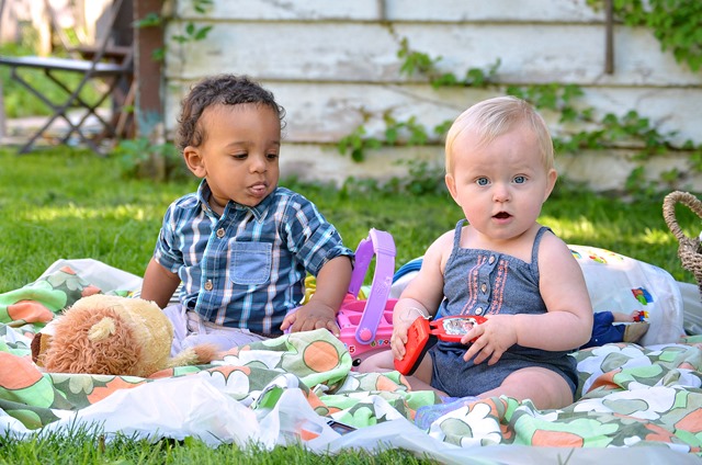 2015-06-17 Benjamin and Isabel having a play date