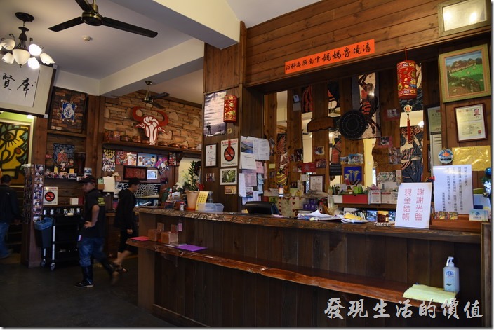 南投清境-魯媽媽餐廳一樓店內的景象。