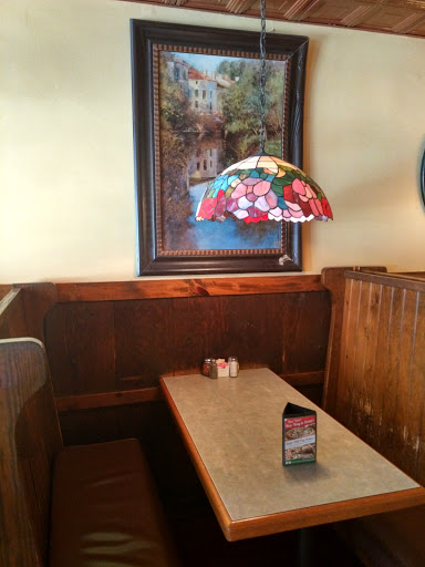 Pizza Restaurant «Hometown Pizza», reviews and photos, 107 Taylorsville Rd, Bloomfield, KY 40008, USA