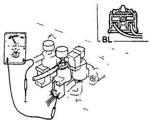 Проверка напряжения на электромагнитном клапане системы позиционирования дроссельной заслонки