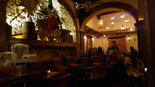 Restaurante Bar MAMA MIA, Calle Umaran 8, Centro, 37700 San Miguel de Allende, Gto., México, Restaurante de comida para llevar | GTO