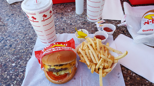 Hamburger Restaurant «In-N-Out Burger», reviews and photos, 1316 Ventura Blvd, Camarillo, CA 93010, USA