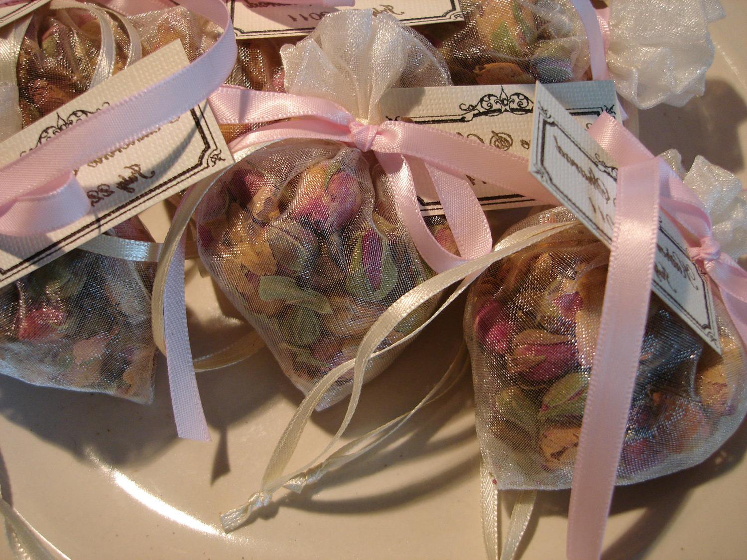 30 Wedding Favors - Heart Shaped Organza Bags Filled with Moroccan Pink Rose