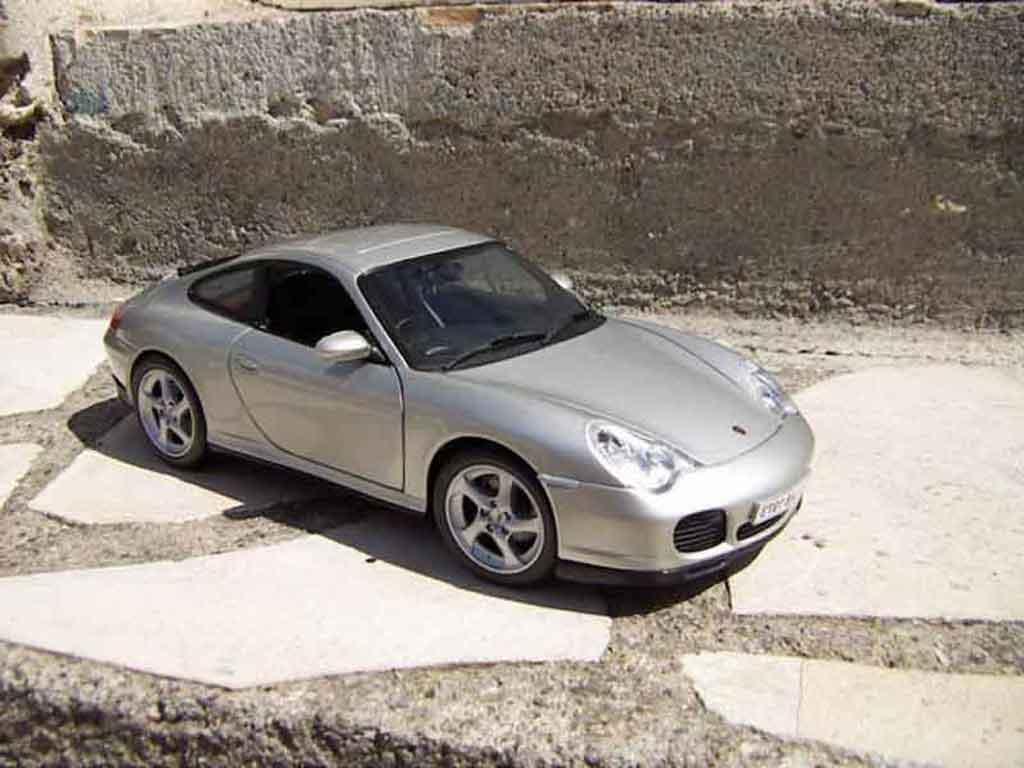 Porsche 996 Carrera 4S Maisto