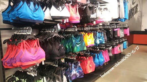 Sportswear Store «Nike East Los Angeles», reviews and photos, 4585 Whittier Blvd, East Los Angeles, CA 90022, USA