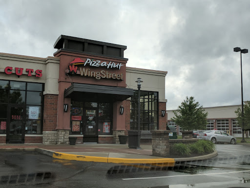 Pizza Restaurant «Pizza Hut», reviews and photos, 7220 Fulton Dr NW #203, Canton, OH 44718, USA
