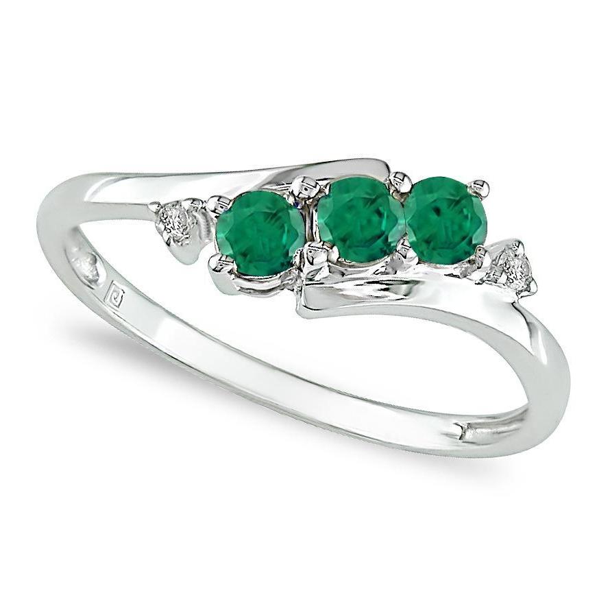 wedding ring with emerald