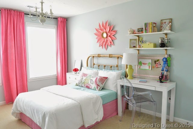 Cheerful Tween Girl's Bedroom 