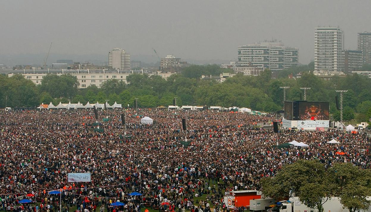 31. General view of the crowds