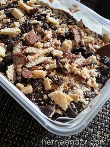 Foods Review | Kek Batik, Brownies Kedut & Cream Puff Sedap Dari Teeny Tiny Kitchen - Ekien Arie