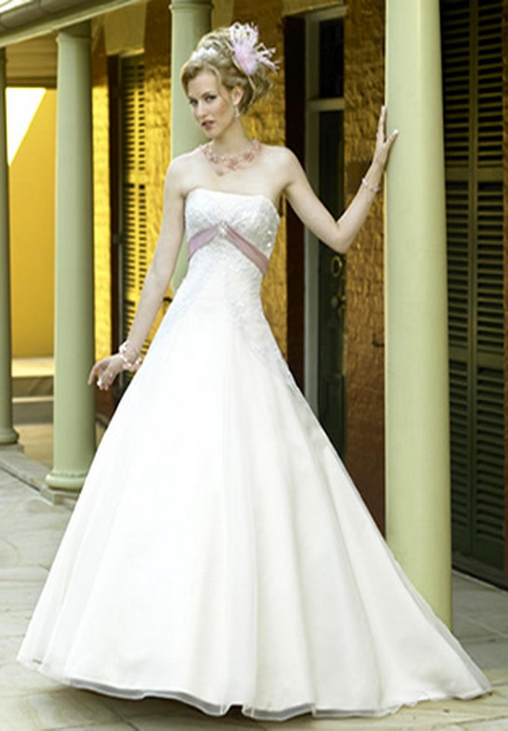 luxurious wedding gowns and elegant 5 540x776 luxurious wedding gowns and