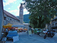 Der Ort Colmars.
Markttag bei der Kirche Saint-Martin an der Ringmauer der Festungsanlage.