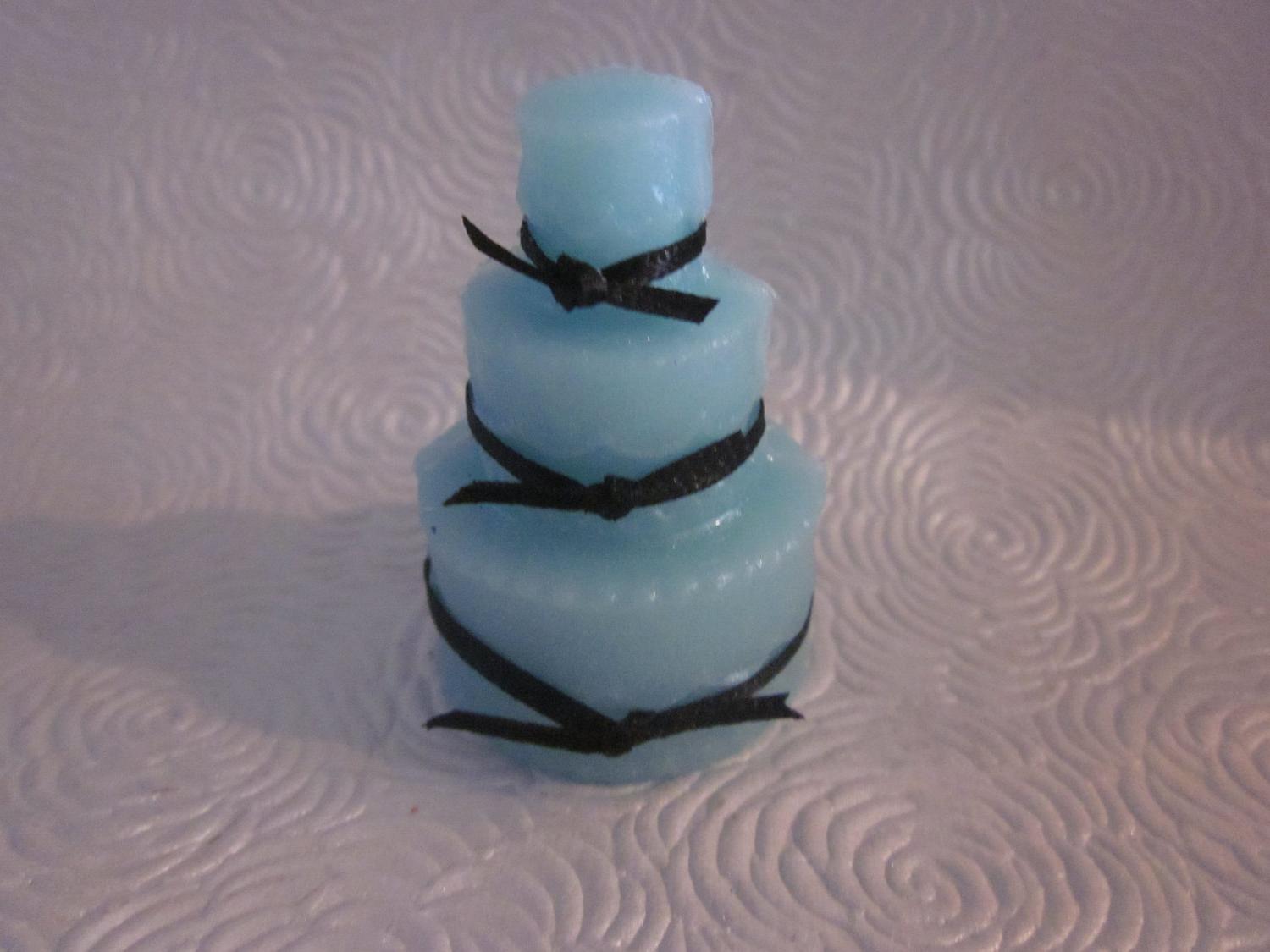 100 Tiffany Blue wedding cake