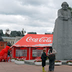 Lenin pije cole