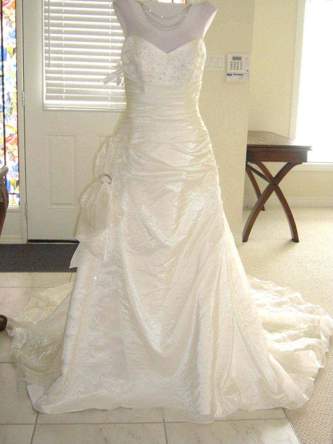 Gorgeous Strapless Ivory Wedding Dress with Dramatic Pickups and 1950s Demi