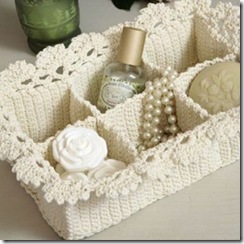 Crochet box for jewels