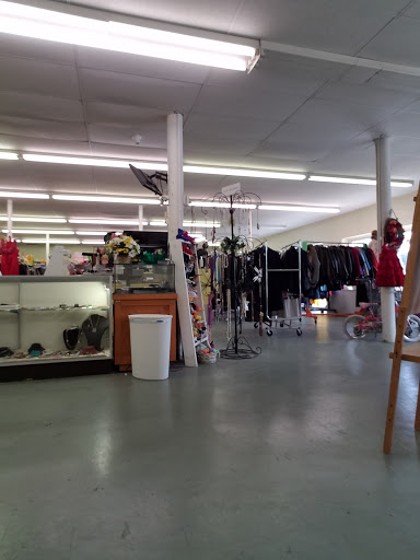 Used Clothing Store «T.E.A.M. Resale Shop», reviews and photos, 300 W Main St, Tomball, TX 77375, USA