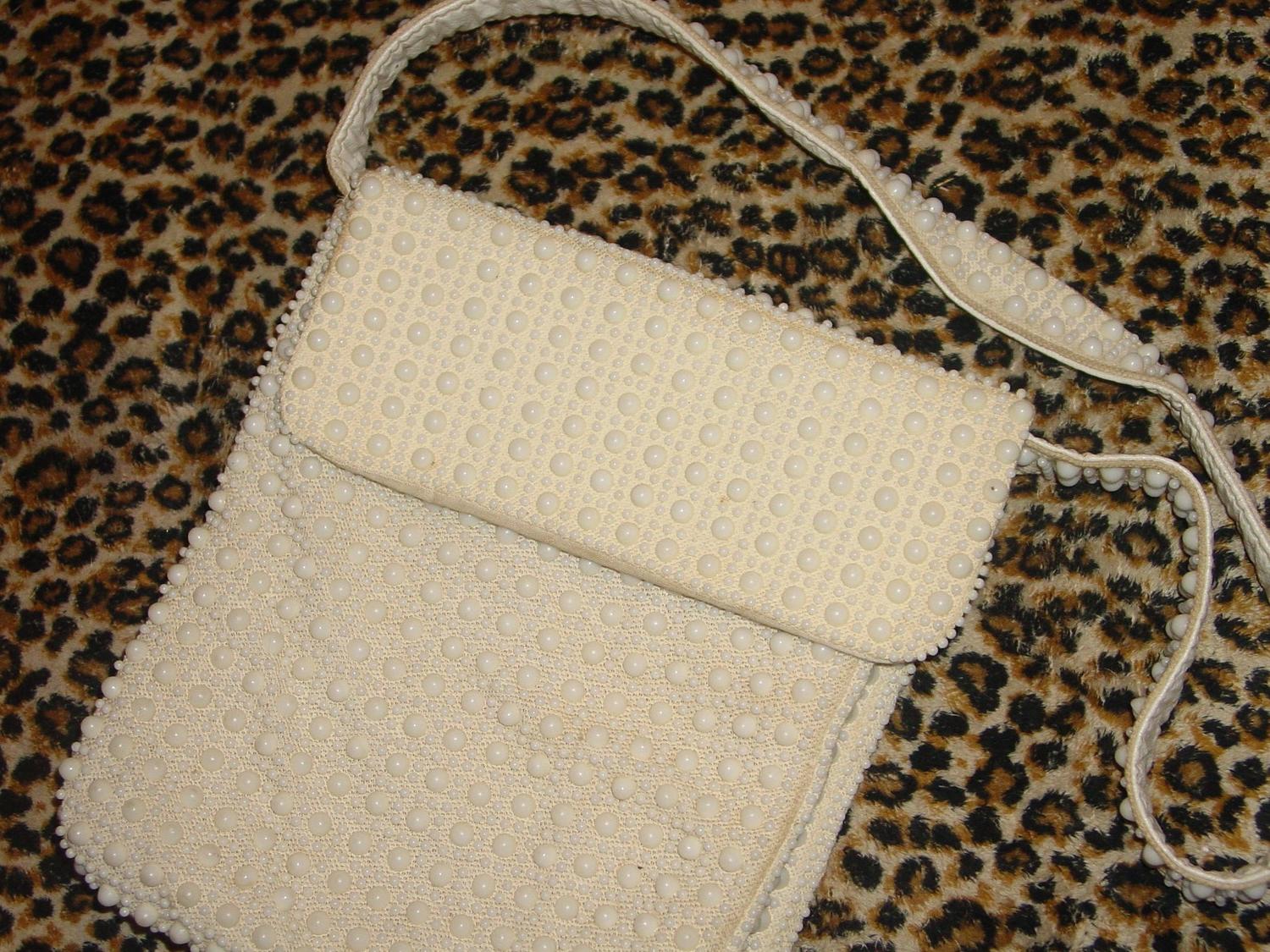 vintage 50s white Plastic Beads white purse Summer Wedding purse for the