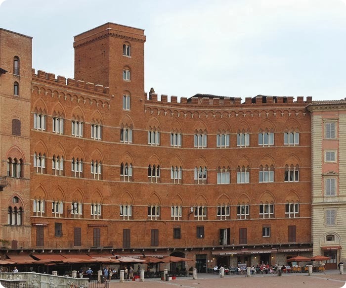 siena-palazzo piccolomini siena