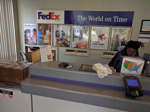 Shipping and Mailing Service «FedEx Ship Center», reviews and photos, 3401 Commonwealth Blvd, Tallahassee, FL 32303, USA