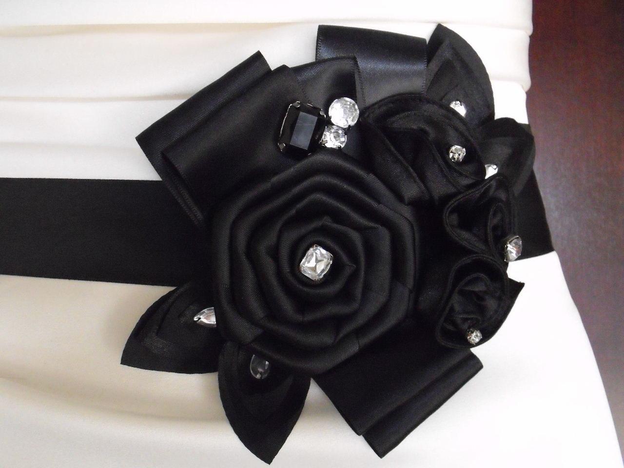 Black Sash, Black Flower Belt